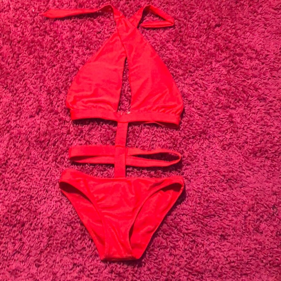 Red Monokini - Picture 3 of 3